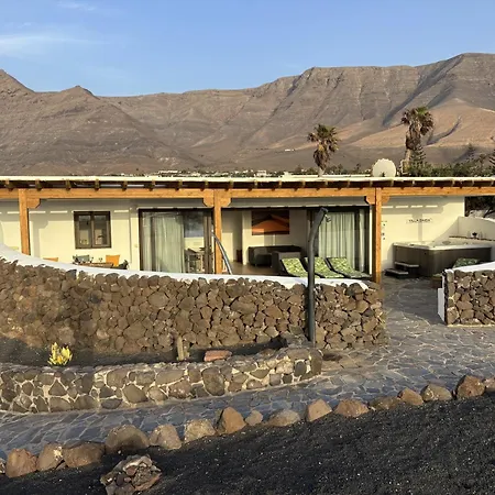 Daida's House - With Hot Whirlpool In Villa Famara
