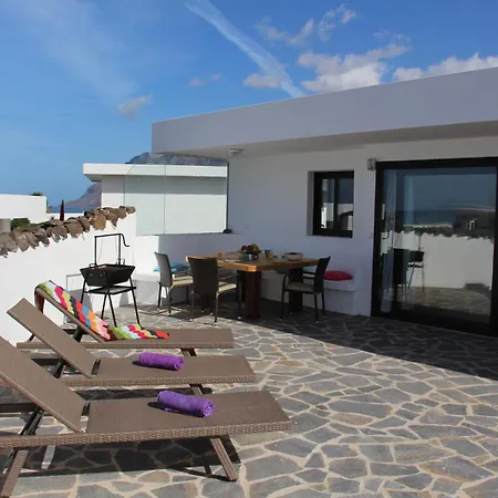 Daidas House - With Hot Whirlpool In * Famara